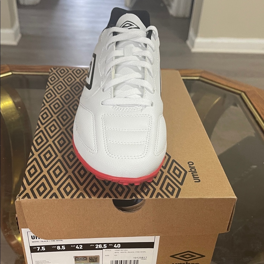 Umbro White and Red Athletic Shoes - Picture 3 of 8